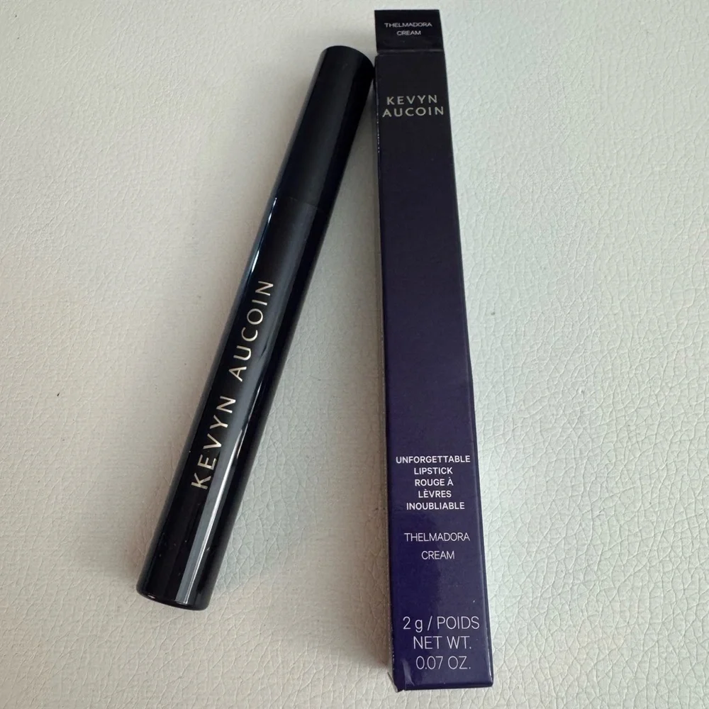 Kevyn Aucoin unforgettable lipstick